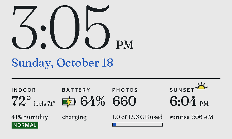 The frame's status screen: a large clock, the date, indoor temperature and humidity, battery, photos and sunset time